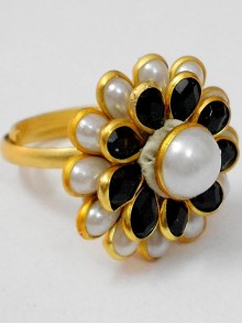 Pacchi Finger Ring